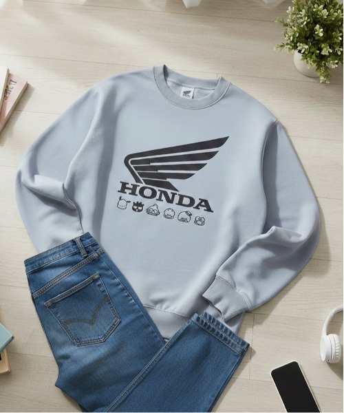 sanrio(サンリオ)の「【HONDA/ホンダ×Sanrio/サンリオ】HONDA×はぴだんぶい ダンボールニットスウェットクルー(スウェット・メンズ・スミクロ/オートミール/ブラック/サックスブルー・MEDIUM/LARGE)」の4枚目の写真