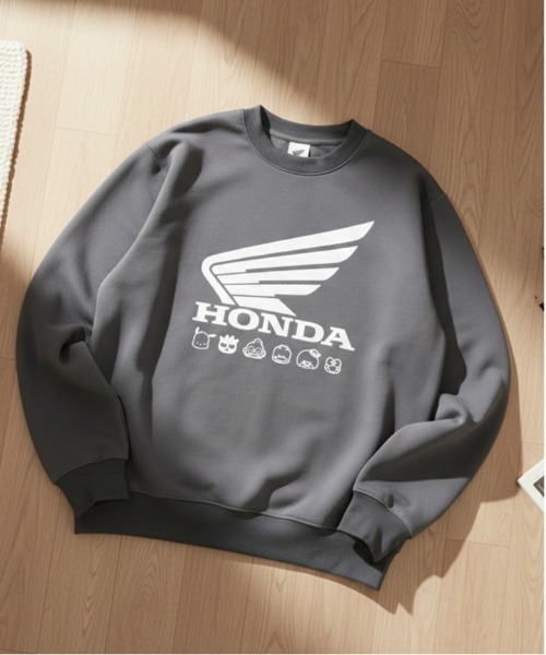 sanrio(サンリオ)の「【HONDA/ホンダ×Sanrio/サンリオ】HONDA×はぴだんぶい ダンボールニットスウェットクルー(スウェット・メンズ・スミクロ/オートミール/ブラック/サックスブルー・MEDIUM/LARGE)」の2枚目の写真
