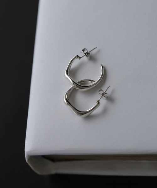 PHILIPPE AUDIBERT(フィリップ オーディベール)の「【PHILIPPE AUDIBERT】Elrose earring brass s(ピアス(両耳用)・レディース・シルバー・FREE)」の3枚目の写真