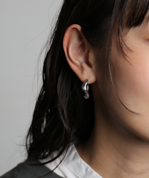 PHILIPPE AUDIBERT(フィリップ オーディベール)の「【PHILIPPE AUDIBERT】Elrose earring brass s(ピアス(両耳用)・レディース・シルバー・FREE)」の4枚目の写真