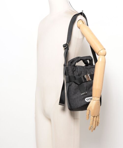 OUTDOOR PRODUCTS(アウトドアプロダクツ)の「【OUTDOOR PRODUCTS / アウトドアプロダクツ】 2way Belt Tote デニムライク ベルト トートバッグ(ショルダーバッグ・レディース・ブラック/ネイビー/サックスブルー・FREE)」の4枚目の写真