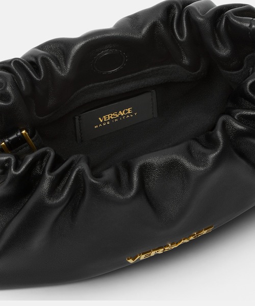 VERSACE（ヴェルサーチ）の「ヴェルサーチェ タグ ナッパ ミニバッグ（ハンドバッグ・レディース・ブラック/ライトブルー・ONE SIZE）」の5枚目の写真