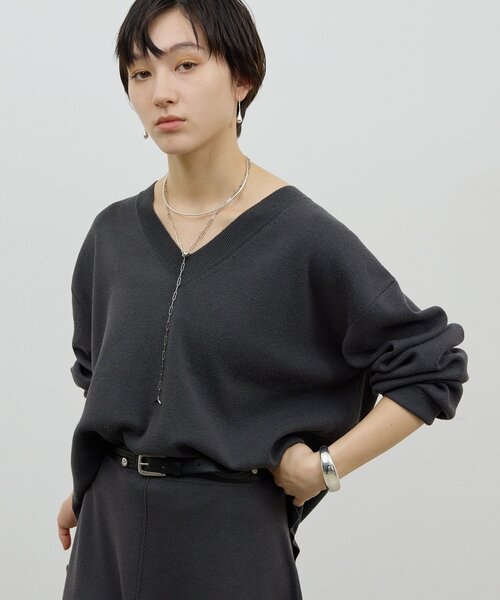 GALLARDAGALANTE(ガリャルダガランテ)の「【セットアップ対応】Vニット(ニット/セーター・レディース・グレイッシュベージュ/チャコールグレー・FREE)」の3枚目の写真