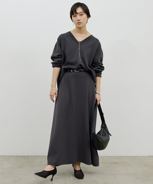 GALLARDAGALANTE(ガリャルダガランテ)の「【セットアップ対応】Vニット(ニット/セーター・レディース・グレイッシュベージュ/チャコールグレー・FREE)」の6枚目の写真