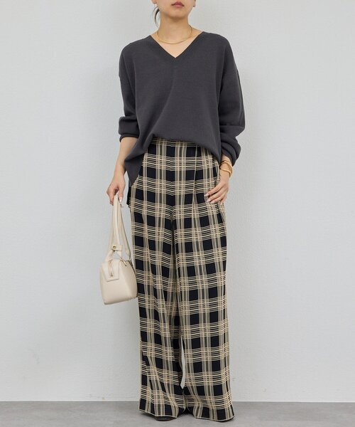 GALLARDAGALANTE(ガリャルダガランテ)の「【セットアップ対応】Vニット(ニット/セーター・レディース・グレイッシュベージュ/チャコールグレー・FREE)」の9枚目の写真