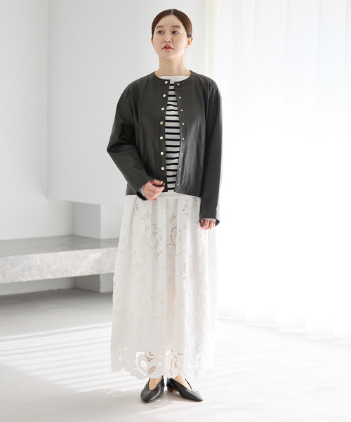 IENA（イエナ）の「《追加》シープクルーネックブルゾン（ライダースジャケット・レディース・ブラック・FREE）」の2枚目の写真