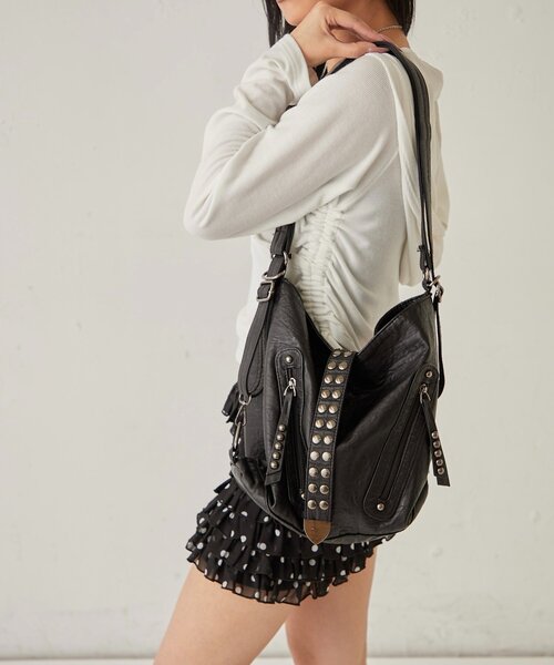 WHO'S WHO gallery（フーズフーギャラリー）の「2WAYドットスタッズリンプバッグ（ショルダーバッグ・レディース・ブラック/レッド・FREE）」の3枚目の写真