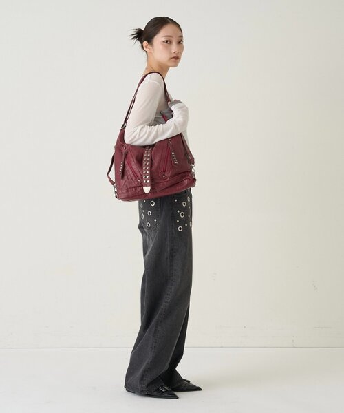 WHO'S WHO gallery(フーズフーギャラリー)の「【新色追加】2WAYドットスタッズリンプバッグ(ショルダーバッグ・レディース・ブラック/レッド/ブラウン/チャコールグレー・FREE)」の5枚目の写真