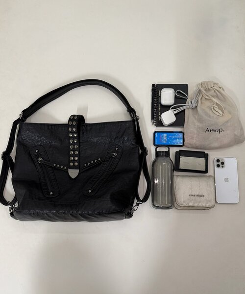 WHO'S WHO gallery(フーズフーギャラリー)の「【新色追加】2WAYドットスタッズリンプバッグ(ショルダーバッグ・レディース・ブラック/レッド/ブラウン/チャコールグレー・FREE)」の6枚目の写真