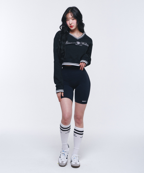 BORN TO WIN（ボーントゥウィン）の「W WELLNESS V-NECK CROP SWEATSHIRTS [BLACK]（スウェット・レディース・その他・1/2）」の5枚目の写真