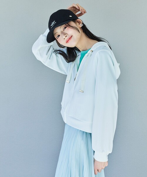 TOCCA(トッカ)の「SUNNY VEIL ラッシュガードパーカー(パーカー・レディース・ブラック系/ホワイト系・MEDIUM/SMALL)」の2枚目の写真