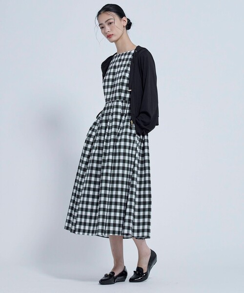 TOCCA(トッカ)の「SUNNY VEIL ラッシュガードパーカー(パーカー・レディース・ブラック系/ホワイト系・MEDIUM/SMALL)」の11枚目の写真
