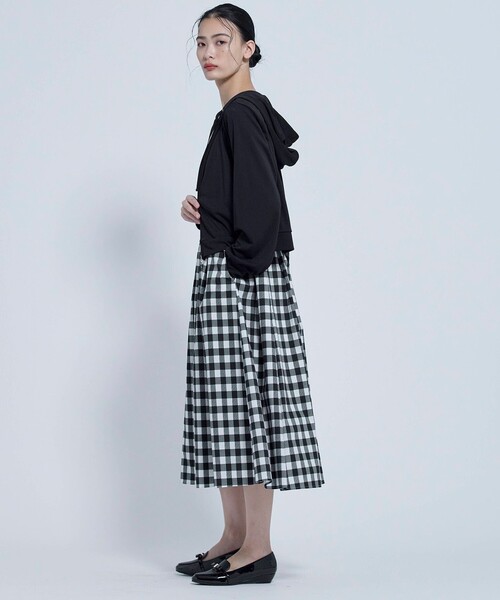 TOCCA(トッカ)の「SUNNY VEIL ラッシュガードパーカー(パーカー・レディース・ブラック系/ホワイト系・MEDIUM/SMALL)」の12枚目の写真