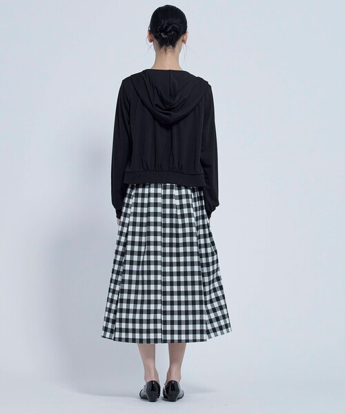 TOCCA(トッカ)の「SUNNY VEIL ラッシュガードパーカー(パーカー・レディース・ブラック系/ホワイト系・MEDIUM/SMALL)」の13枚目の写真