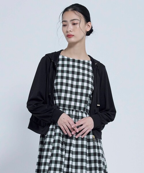 TOCCA(トッカ)の「SUNNY VEIL ラッシュガードパーカー(パーカー・レディース・ブラック系/ホワイト系・MEDIUM/SMALL)」の14枚目の写真