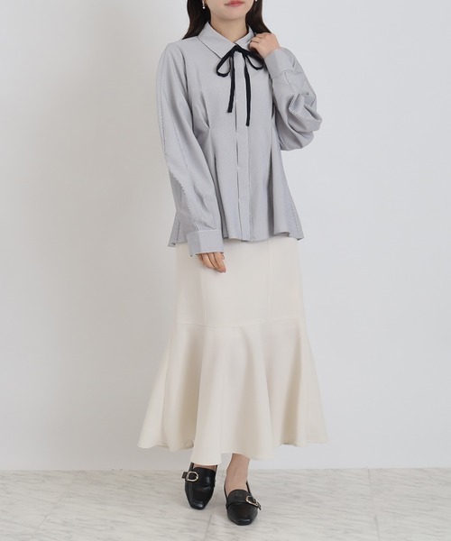 ASTORIA ODIER（アストリアオディール）の「ストライプ配色リボンペプラムブラウス（シャツ/ブラウス・レディース・ホワイト×ブラック/ホワイト×ブルー・MEDIUM）」の12枚目の写真