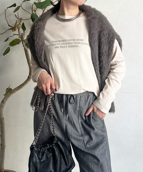 un dix cors（アンディコール）の「スラブデザインロゴＴ（Tシャツ/カットソー・レディース・ベージュ/オフホワイト/チャコールグレー・FREE）」の3枚目の写真