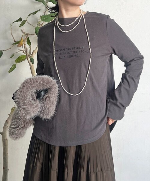 un dix cors（アンディコール）の「スラブデザインロゴＴ（Tシャツ/カットソー・レディース・ベージュ/オフホワイト/チャコールグレー・FREE）」の2枚目の写真