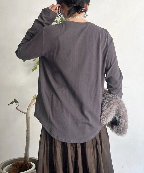 un dix cors（アンディコール）の「スラブデザインロゴＴ（Tシャツ/カットソー・レディース・ベージュ/オフホワイト/チャコールグレー・FREE）」の11枚目の写真