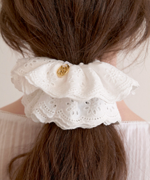 HALDEN（ハルデン）の「3 layer lace frill logo pendant scrunchie (H021_white)（シュシュ）」
