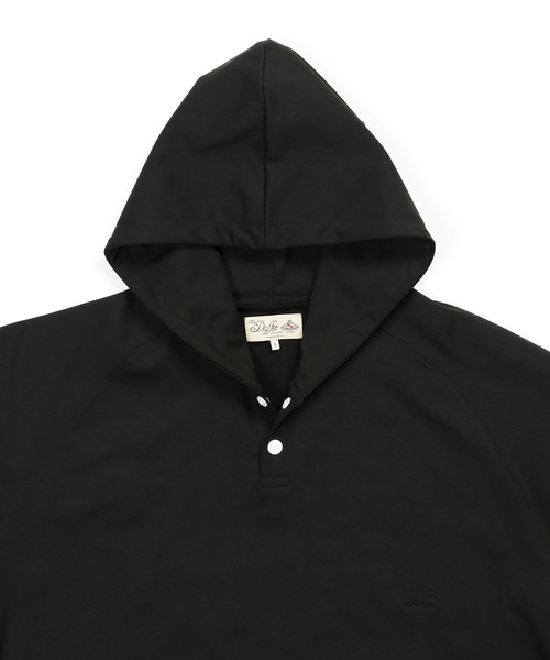 The DUFFER of ST.GEORGE（ザダファーオブセントジョージ）の「「AIR FLEX」SETUP HENLEY HOODIE：機能素材 「エアフレックス」セットアップ ヘンリー パーカー（パーカー・メンズ・グレイッシュベージュ/ブラック・X-LARGE/LARGE/MEDIUM/SMALL）」の4枚目の写真