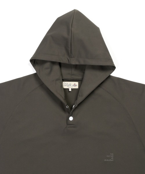 The DUFFER of ST.GEORGE（ザダファーオブセントジョージ）の「「AIR FLEX」SETUP HENLEY HOODIE：機能素材 「エアフレックス」セットアップ ヘンリー パーカー（パーカー・メンズ・グレイッシュベージュ/ブラック・X-LARGE/LARGE/MEDIUM/SMALL）」の5枚目の写真
