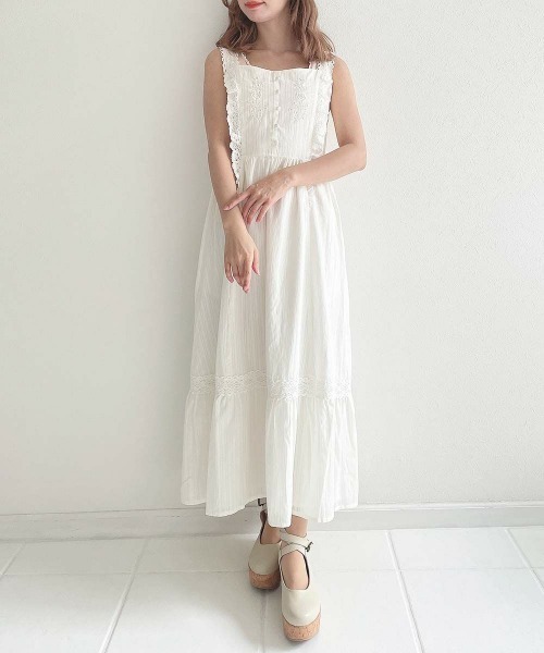 an another angelus（アンアナザーアンジェラス）の「レース使いローズカットワークロングワンピース（ワンピース・レディース・オフホワイト/ブラック・FREE）」の4枚目の写真