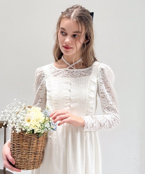 an another angelus（アンアナザーアンジェラス）の「レース使いローズカットワークロングワンピース（ワンピース・レディース・オフホワイト/ブラック・FREE）」の18枚目の写真