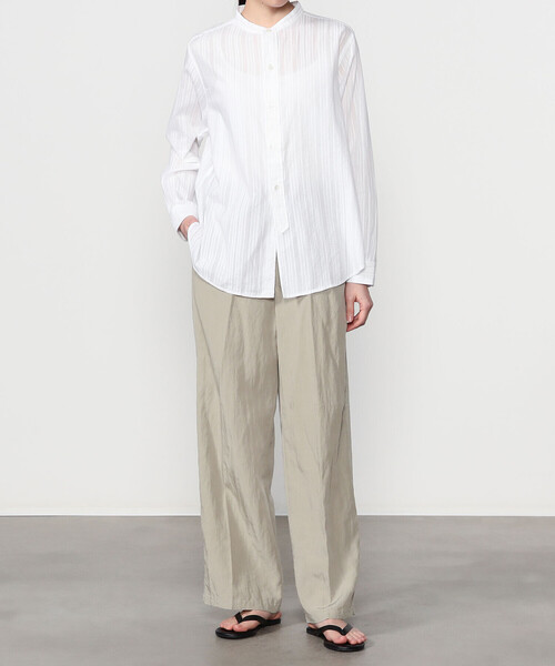 Bshop（ビショップ）の「INDIA INDUSTRY | コットンドビー バンドカラーシャツ WOMEN（シャツ/ブラウス・レディース・オフホワイト・1）」の2枚目の写真