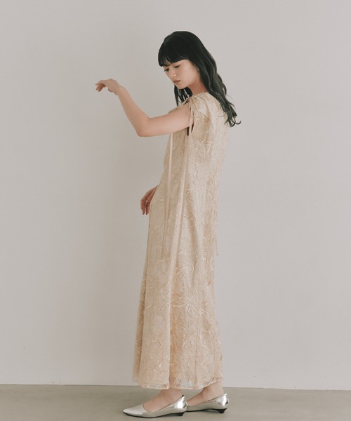 kaene(カエン)の「エンボスフラワーリボンドレス【結婚式 二次会 同窓会 成人式 パーティードレス】(ドレス・レディース・イエロー/グレー・M/S)」の14枚目の写真
