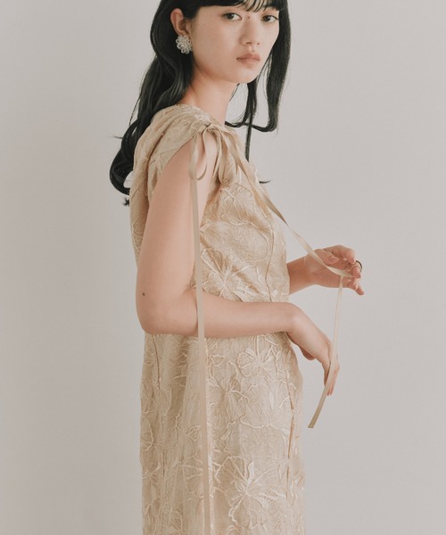 kaene(カエン)の「エンボスフラワーリボンドレス【結婚式 二次会 同窓会 成人式 パーティードレス】(ドレス・レディース・イエロー/グレー・M/S)」の16枚目の写真