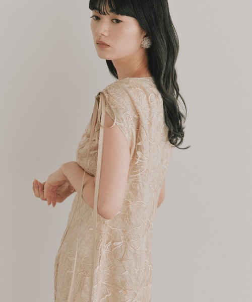 kaene(カエン)の「エンボスフラワーリボンドレス【結婚式 二次会 同窓会 成人式 パーティードレス】(ドレス・レディース・イエロー/グレー・M/S)」の20枚目の写真
