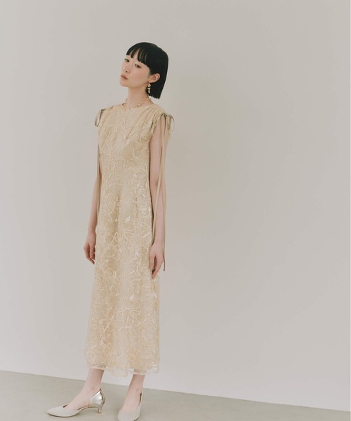 kaene(カエン)の「エンボスフラワーリボンドレス【結婚式 二次会 同窓会 成人式 パーティードレス】(ドレス・レディース・イエロー/グレー・M/S)」の10枚目の写真