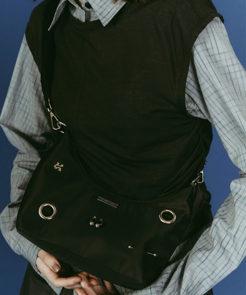 Knuth Marf(クヌースマーフ)の「Knuth Marf pierce mini bag(ショルダーバッグ・レディース・グレー/ブラック・FREE)」の4枚目の写真
