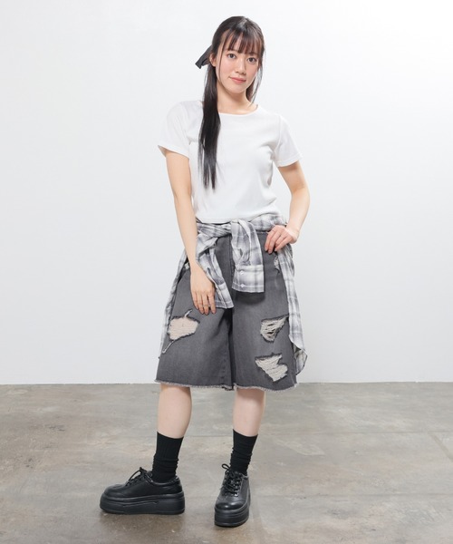 Honeys(ハニーズ)の「ダメージハーフパンツ(デニムパンツ・レディース・ブルー系その他3/ライトグレー系1/ブラック系その他・L/LL/M/S/SS)」の5枚目の写真