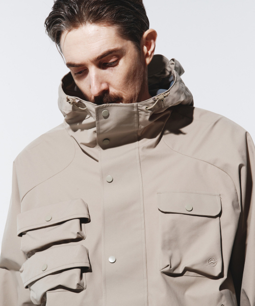 KALAPATTHAR(カラパタール)の「OUTPOCKET RAGLAN SHORTS WINDBREAKER - BEIGE(ナイロンジャケット・メンズ・その他・LARGE/MEDIUM)」の2枚目の写真