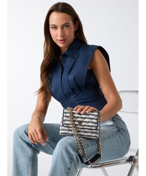 Guess（ゲス）の「GIULLY II Mini Convertible Flap（ショルダーバッグ・レディース・ネイビー・ONE SIZE）」の3枚目の写真