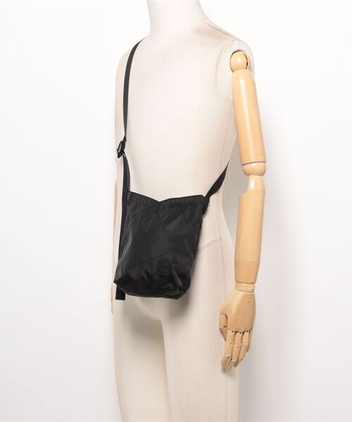 hobo（ホーボー）の「【hobo / ホーボー】AZUMA SHOULDER BAG S NYLON RIPSTOP（ショルダーバッグ・メンズ・ネイビー/ホワイト/ブラック/ベージュ系その他・FREE）」の8枚目の写真
