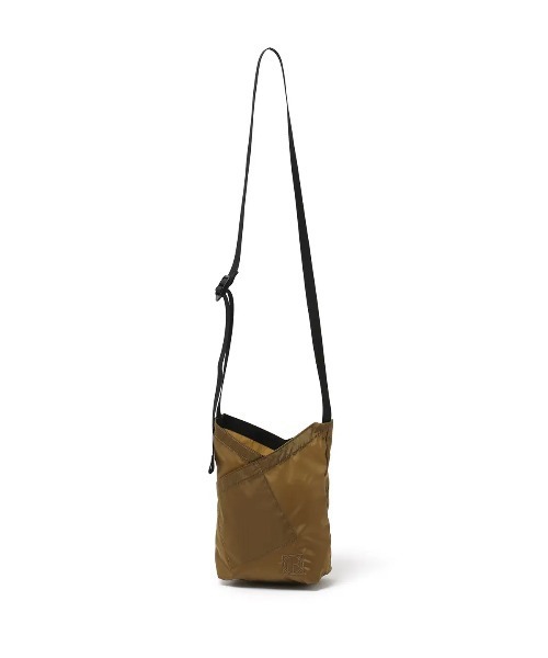 hobo（ホーボー）の「【hobo / ホーボー】AZUMA SHOULDER BAG S NYLON RIPSTOP（ショルダーバッグ・メンズ・ネイビー/ホワイト/ブラック/ベージュ系その他・FREE）」の3枚目の写真