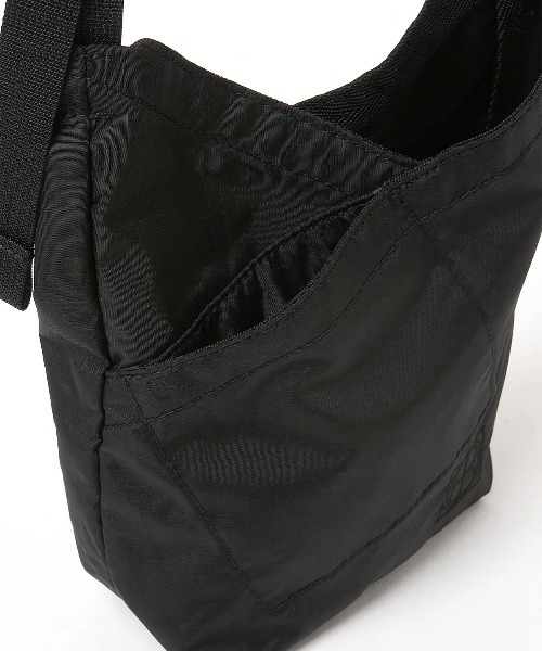 hobo（ホーボー）の「【hobo / ホーボー】AZUMA SHOULDER BAG S NYLON RIPSTOP（ショルダーバッグ・メンズ・ネイビー/ホワイト/ブラック/ベージュ系その他・FREE）」の6枚目の写真