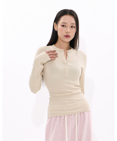 MOAA（モア）の「Linker snap Henley Tshirt (BLACK)（Tシャツ/カットソー・レディース・その他・SMALL/MEDIUM）」の3枚目の写真