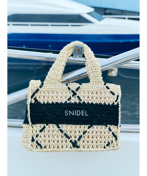 SNIDEL（スナイデル）の「ペーパークロシェトート（トートバッグ・レディース・ブラウン/ブラック/ライトベージュ・F）」の2枚目の写真