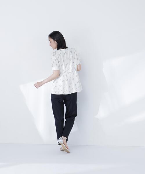 NATURAL BEAUTY BASIC(ナチュラルビューティーベーシック)の「撥水テーパードパンツ(その他パンツ・レディース・オフホワイト/ブラック・MEDIUM/SMALL)」の8枚目の写真