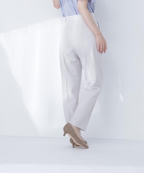 NATURAL BEAUTY BASIC(ナチュラルビューティーベーシック)の「撥水テーパードパンツ(その他パンツ・レディース・オフホワイト/ブラック・MEDIUM/SMALL)」の16枚目の写真