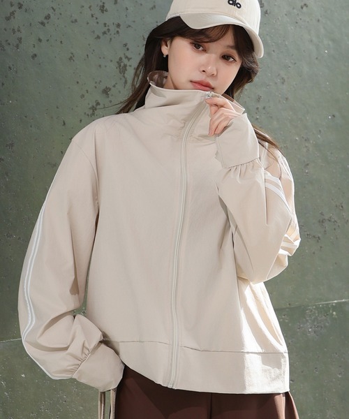 TeddyShop(テディショップ)の「【紫外線カット率99%以上/UPF50+/接触冷感/水陸両用/2WAYスタンドネック】長袖ダブルライン柄ラッシュガードブルゾン レディース(ラッシュガード・レディース・ホワイト/ブラック/ライトベージュ/チャコールグレー・L/S/M)」の4枚目の写真
