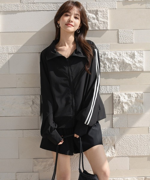 TeddyShop(テディショップ)の「【紫外線カット率99%以上/UPF50+/接触冷感/水陸両用/2WAYスタンドネック】長袖ダブルライン柄ラッシュガードブルゾン レディース(ラッシュガード・レディース・ホワイト/ブラック/ライトベージュ/チャコールグレー・L/S/M)」の21枚目の写真