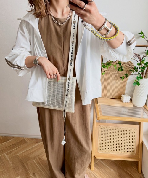 TeddyShop(テディショップ)の「【紫外線カット率99%以上/UPF50+/接触冷感/水陸両用/2WAYスタンドネック/ふわっと超軽量】長袖ダブルライン柄ラッシュガードブルゾン レディース(パーカー・レディース・ホワイト/ブラック/ライトベージュ/チャコールグレー・L/S/M)」の8枚目の写真