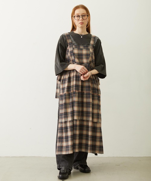 MILKFED.(ミルクフェド)の「APRON TIERED DRESS(ワンピース・レディース・ネイビー/レッド/グリーン・ONE SIZE)」の7枚目の写真