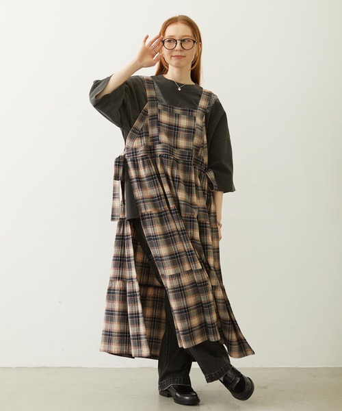 MILKFED.(ミルクフェド)の「APRON TIERED DRESS(ワンピース・レディース・ネイビー/レッド/グリーン・ONE SIZE)」の8枚目の写真