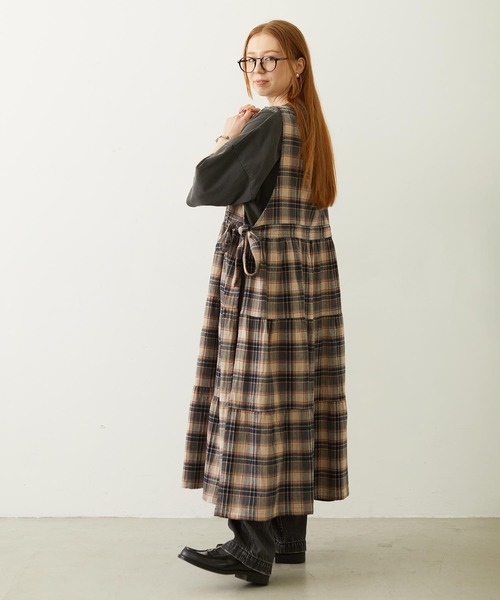 MILKFED.(ミルクフェド)の「APRON TIERED DRESS(ワンピース・レディース・ネイビー/レッド/グリーン・ONE SIZE)」の9枚目の写真